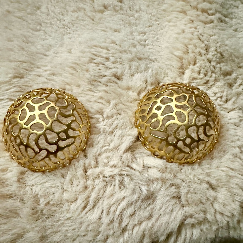 Chic KHOI Gold Openwork Earrings